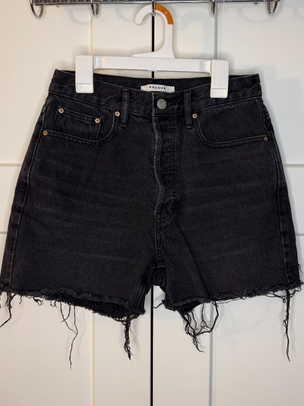 Pacsun Women's Black 90's Girlfriend Cut Off High-Rise Jean Shorts Size 26